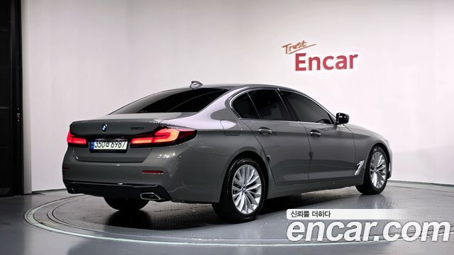 BMW 5-Series 2022 — photo 2