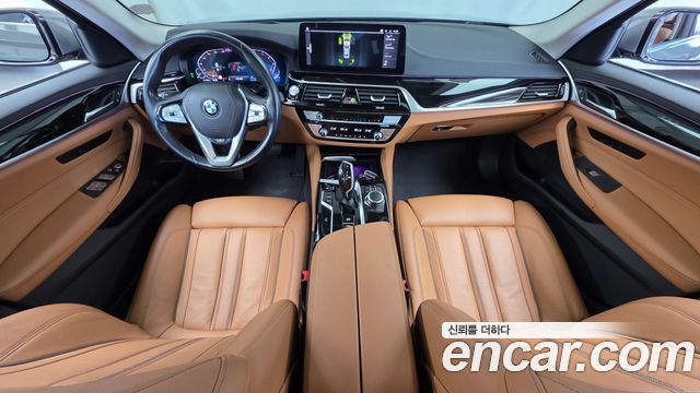BMW 5-Series 2022 — photo 10