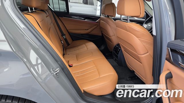 BMW 5-Series 2022 — photo 17