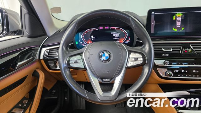 BMW 5-Series 2022 — photo 18