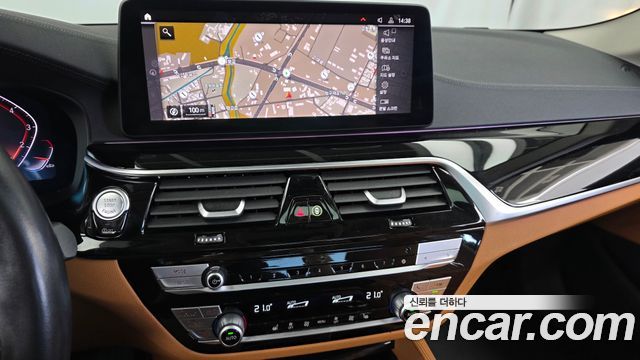 BMW 5-Series 2022 — photo 19