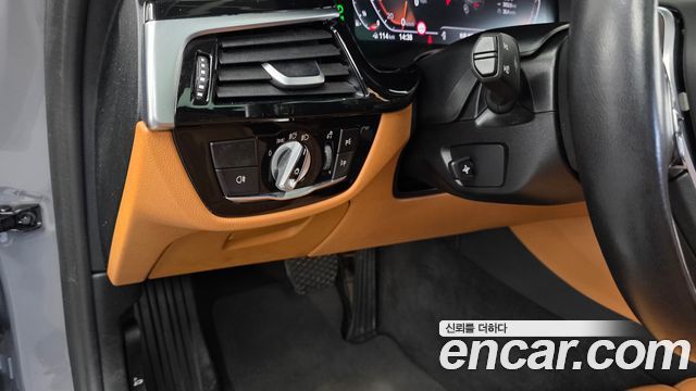 BMW 5-Series 2022 — photo 23