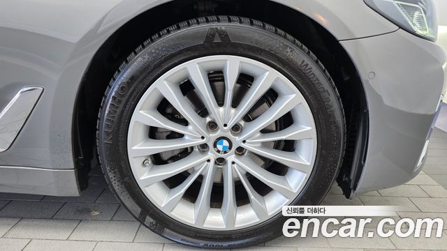 BMW 5-Series 2022 — photo 7