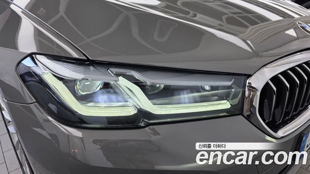 BMW 5-Series 2022 — photo 8