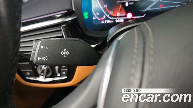BMW 5-Series 2022 — photo 27