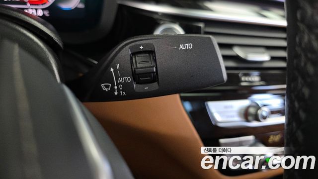 BMW 5-Series 2022 — photo 28