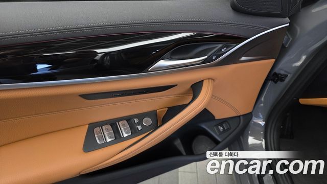 BMW 5-Series 2022 — photo 29