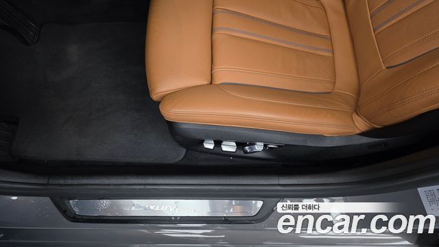 BMW 5-Series 2022 — photo 32