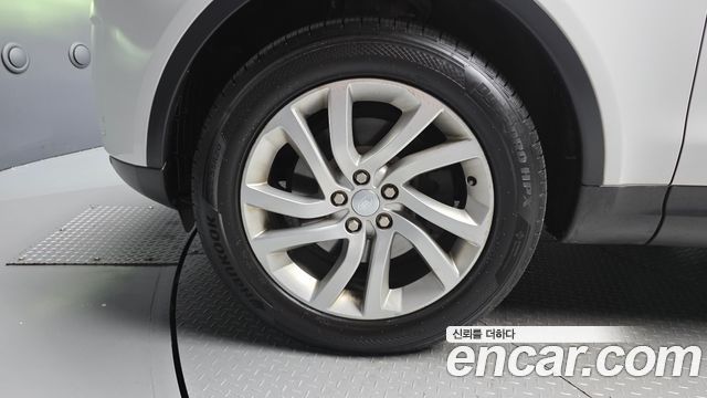 Land Rover Discovery 2017 — photo 5