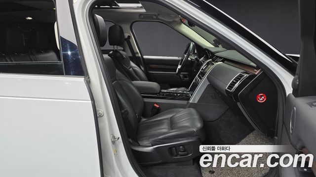 Land Rover Discovery 2017 — photo 11