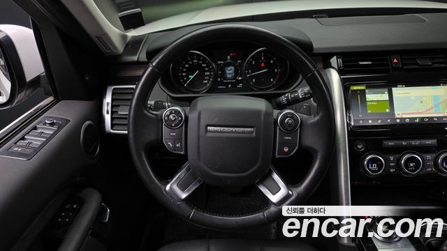 Land Rover Discovery 2017 — photo 13
