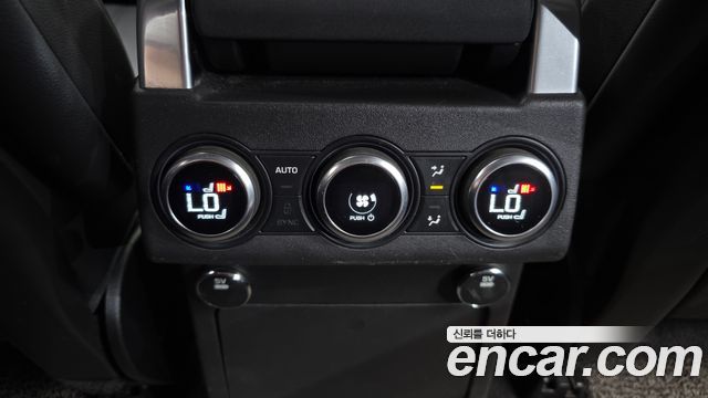 Land Rover Discovery 2017 — photo 19