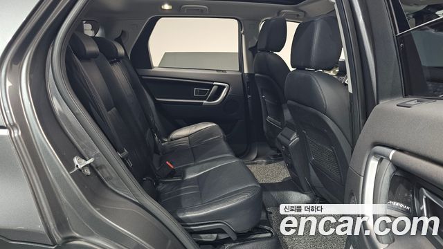 Land Rover Discovery Sport 2018 — photo 17