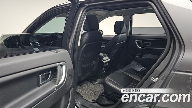 Land Rover Discovery Sport 2018 — photo 16