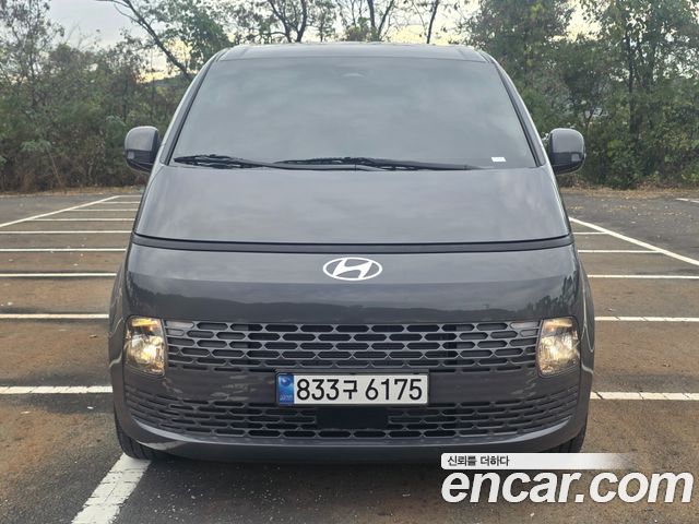 Hyundai Staria 2025 — photo 1
