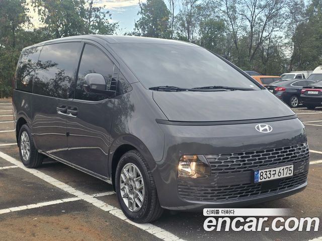 Hyundai Staria 2025 — photo 2