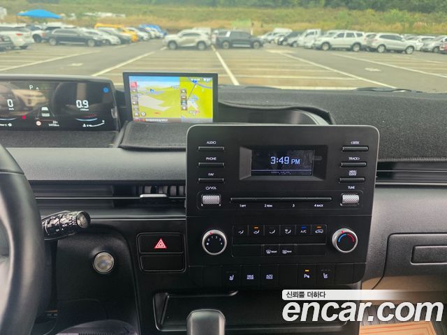 Hyundai Staria 2025 — photo 14