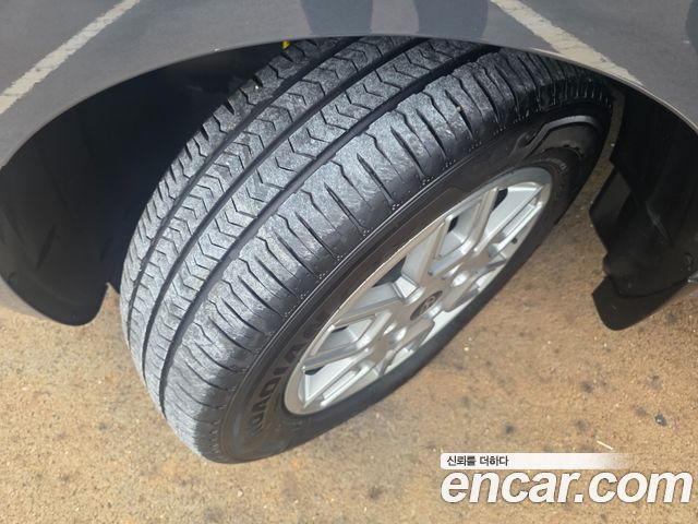 Hyundai Staria 2025 — photo 19
