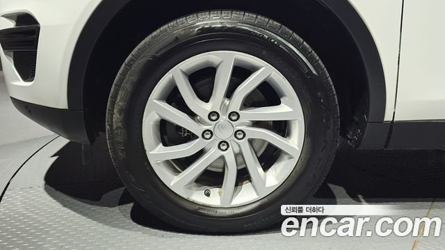 Land Rover Discovery Sport 2017 — photo 5