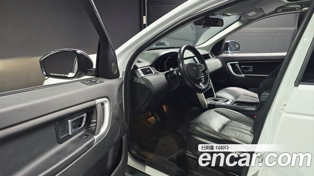 Land Rover Discovery Sport 2017 — photo 10