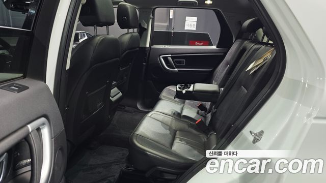Land Rover Discovery Sport 2017 — photo 11