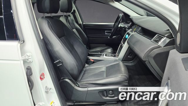 Land Rover Discovery Sport 2017 — photo 12