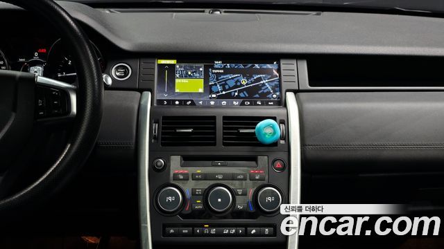Land Rover Discovery Sport 2017 — photo 14