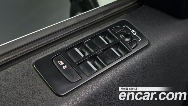 Land Rover Discovery Sport 2017 — photo 15