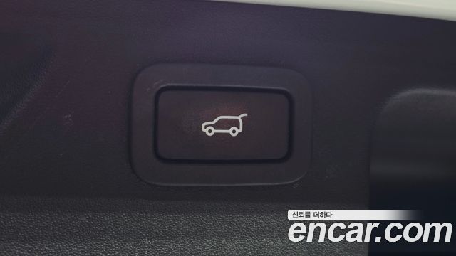 Land Rover Discovery Sport 2017 — photo 18
