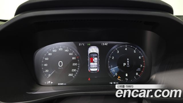 Volvo XC40 2021 — photo 8