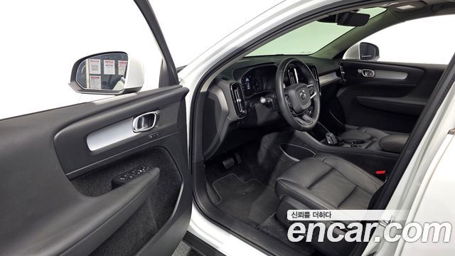 Volvo XC40 2021 — photo 10