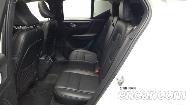 Volvo XC40 2021 — photo 11