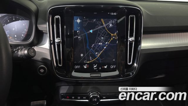 Volvo XC40 2021 — photo 12