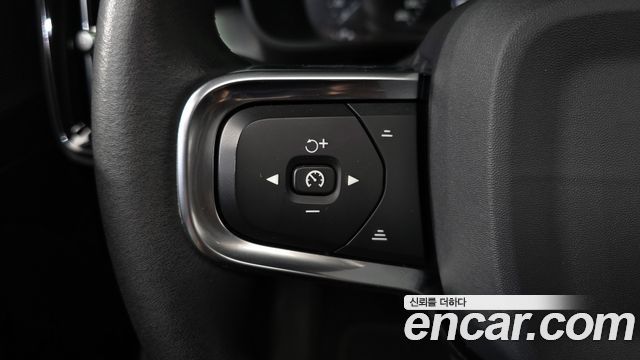 Volvo XC40 2021 — photo 16