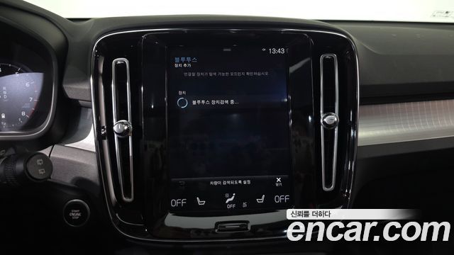 Volvo XC40 2021 — photo 18