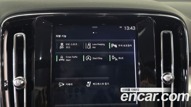 Volvo XC40 2021 — photo 20