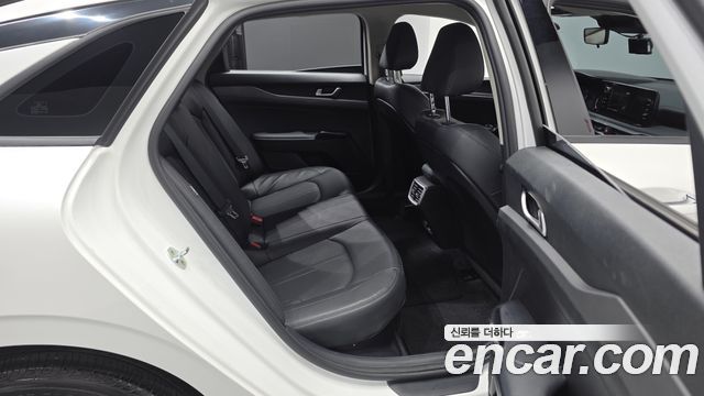 Kia K5 2023 — photo 17
