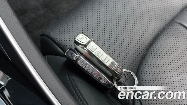 Kia K5 2023 — photo 23