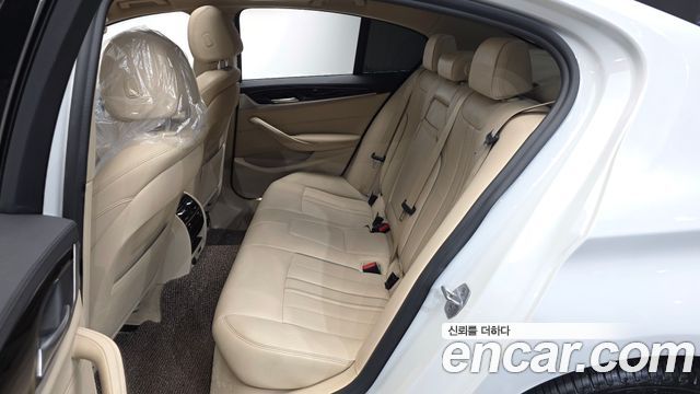 BMW 5-Series 2020 — photo 17