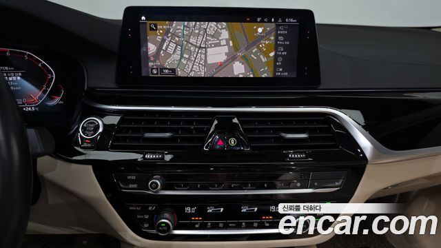 BMW 5-Series 2020 — photo 18