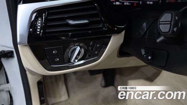BMW 5-Series 2020 — photo 26