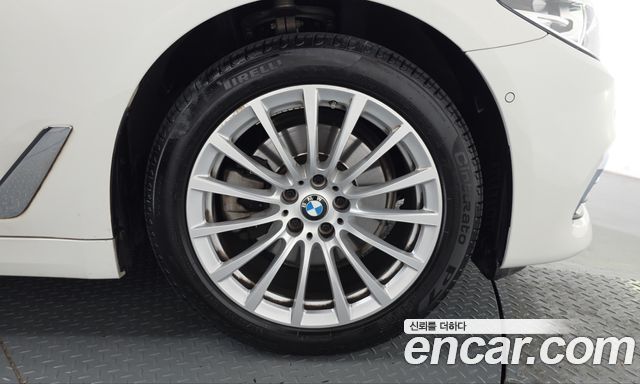 BMW 5-Series 2020 — photo 7