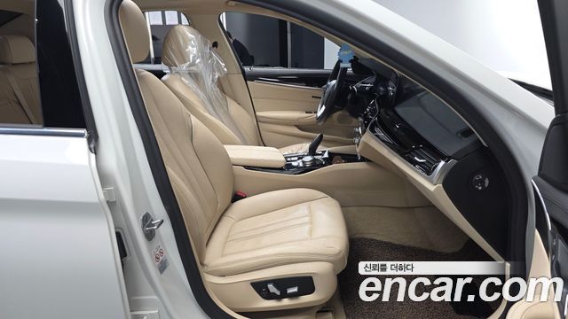 BMW 5-Series 2020 — photo 16