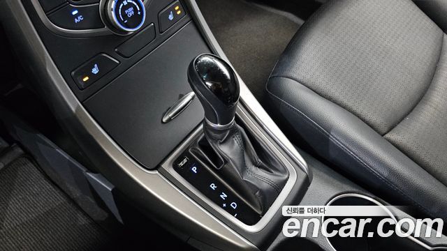 Hyundai AVANTE 2015 — photo 9