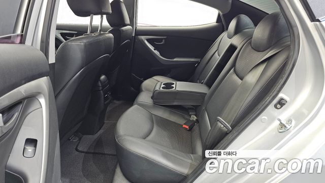 Hyundai AVANTE 2015 — photo 11