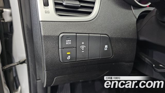 Hyundai AVANTE 2015 — photo 14
