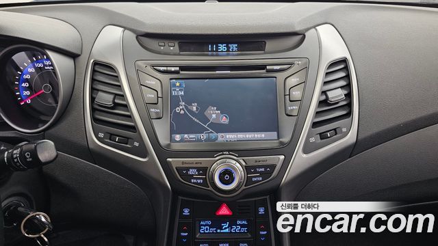 Hyundai AVANTE 2015 — photo 16