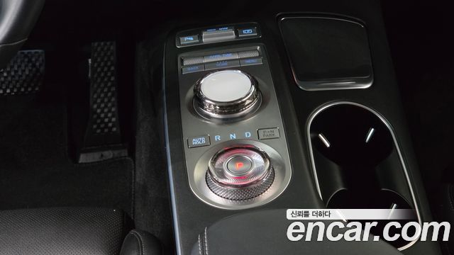 Genesis GV70 2023 — photo 9