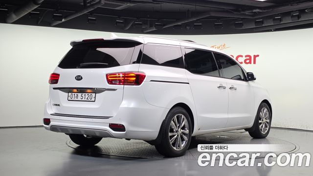 Kia Canival 2019 — photo 2