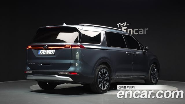 Kia Canival 2021 — photo 2